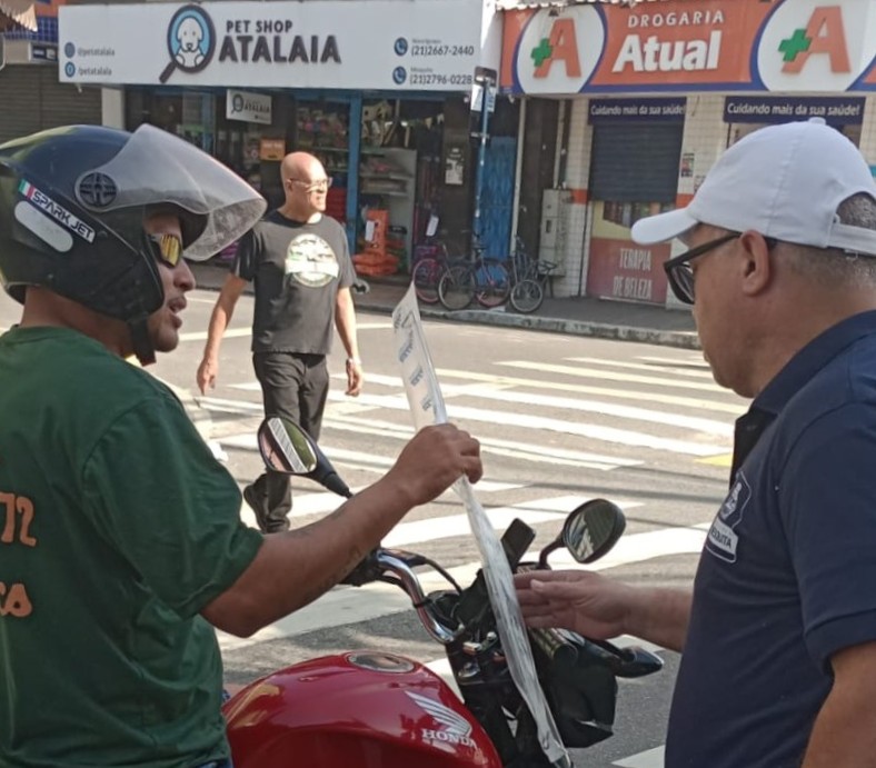 campanha-educativa-de-transito-com-distribuicao-de-antenas-corta-pipas