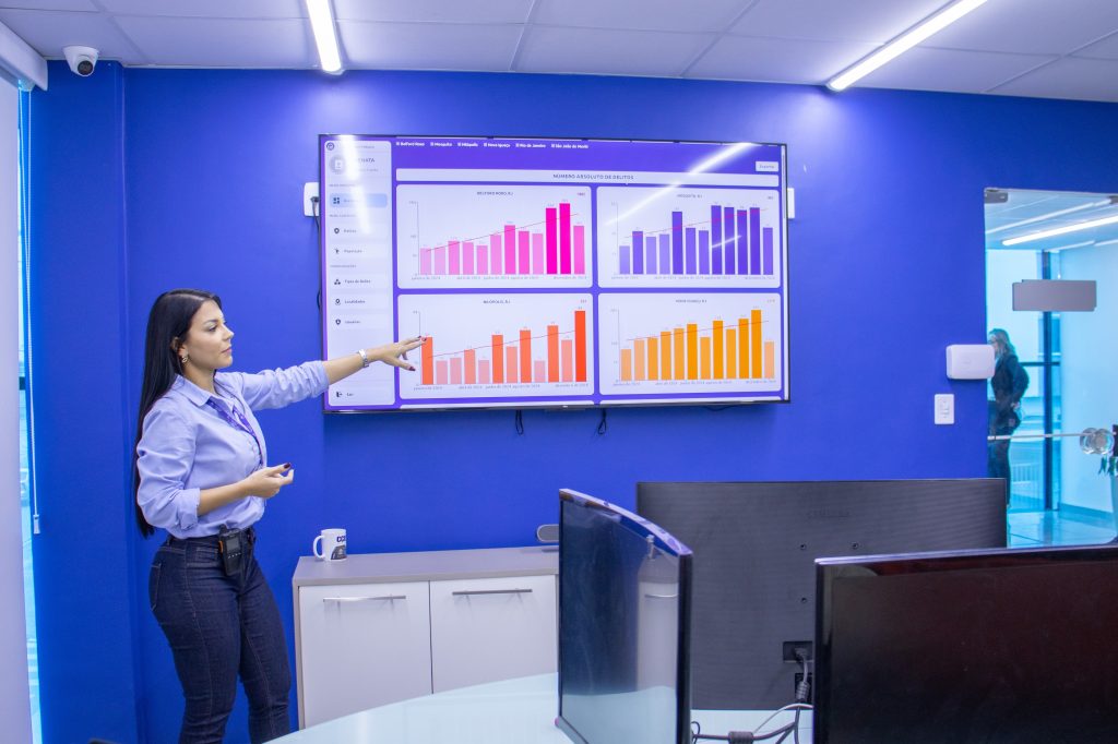 secretarios-de-mesquita-conhecem-o-centro-de-controle-operacional