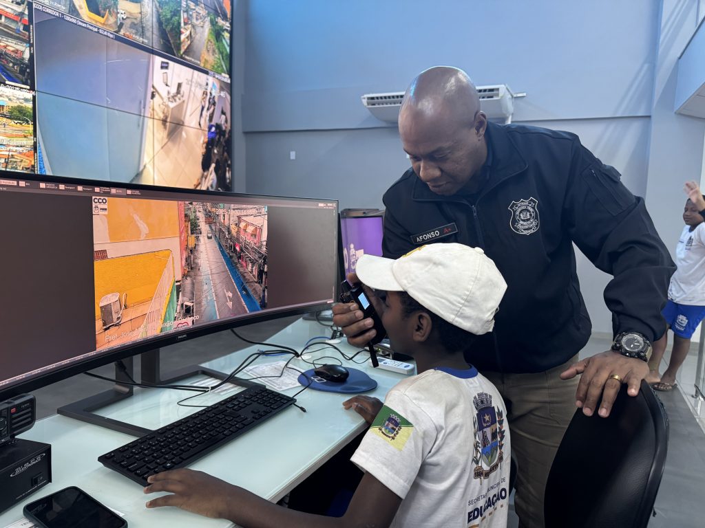 educacao-e-tecnologia-alunos-de-mesquita-visitam-o-cco